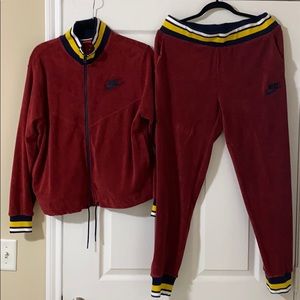 Nike size large terry cloth sweatsuit new